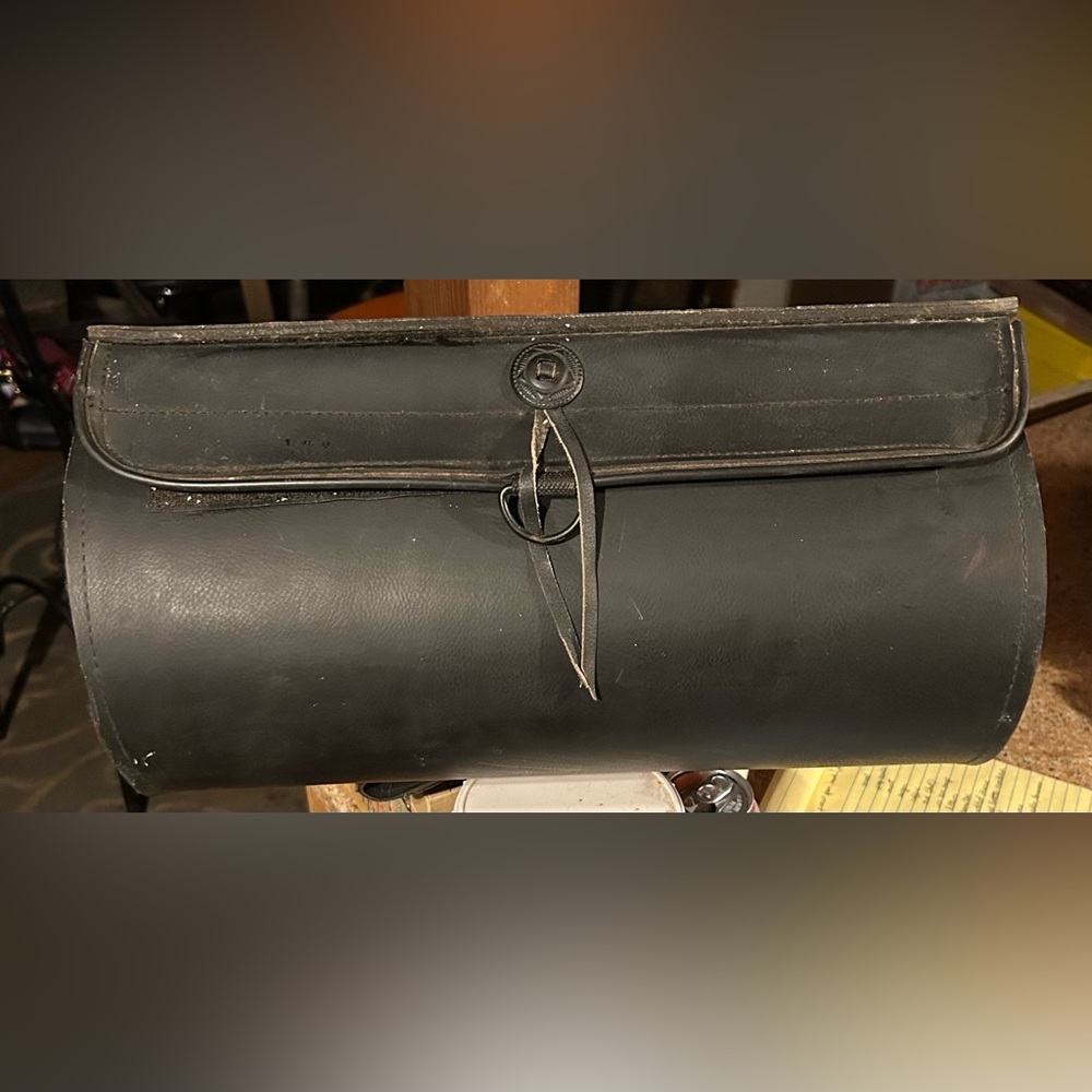Elegant Black Leather Men's Bag